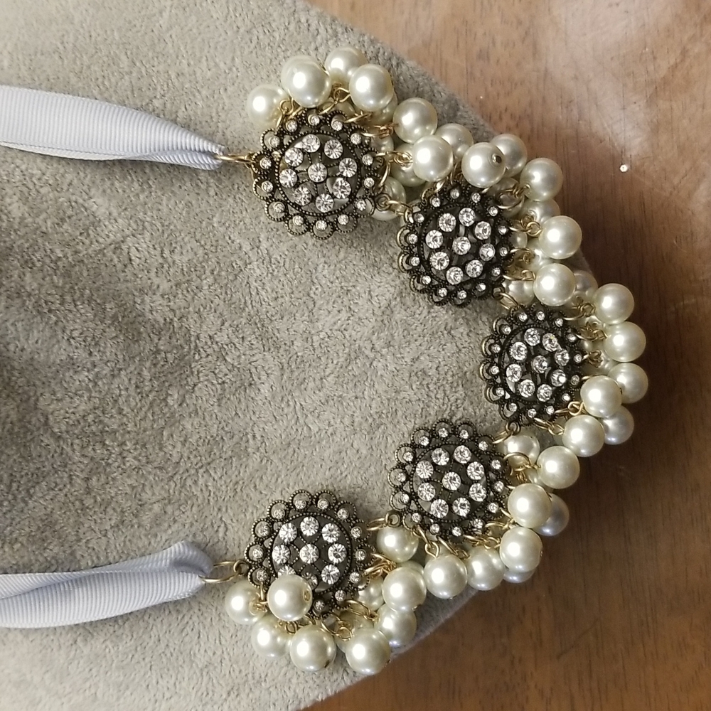 Gorgeous Statement Necklace - image 1